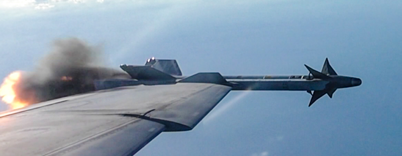Illustration for article titled Spectacular photos taken by an F-18 weapons trainer officer